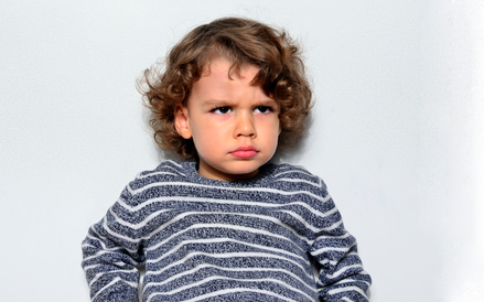 Beautiful angry boy looking at you. Mad kid got upset and sad and he has a negative attitude. Depressed boy complaining © iulianvalentin - fotolia.com wütender abwehrender Junge